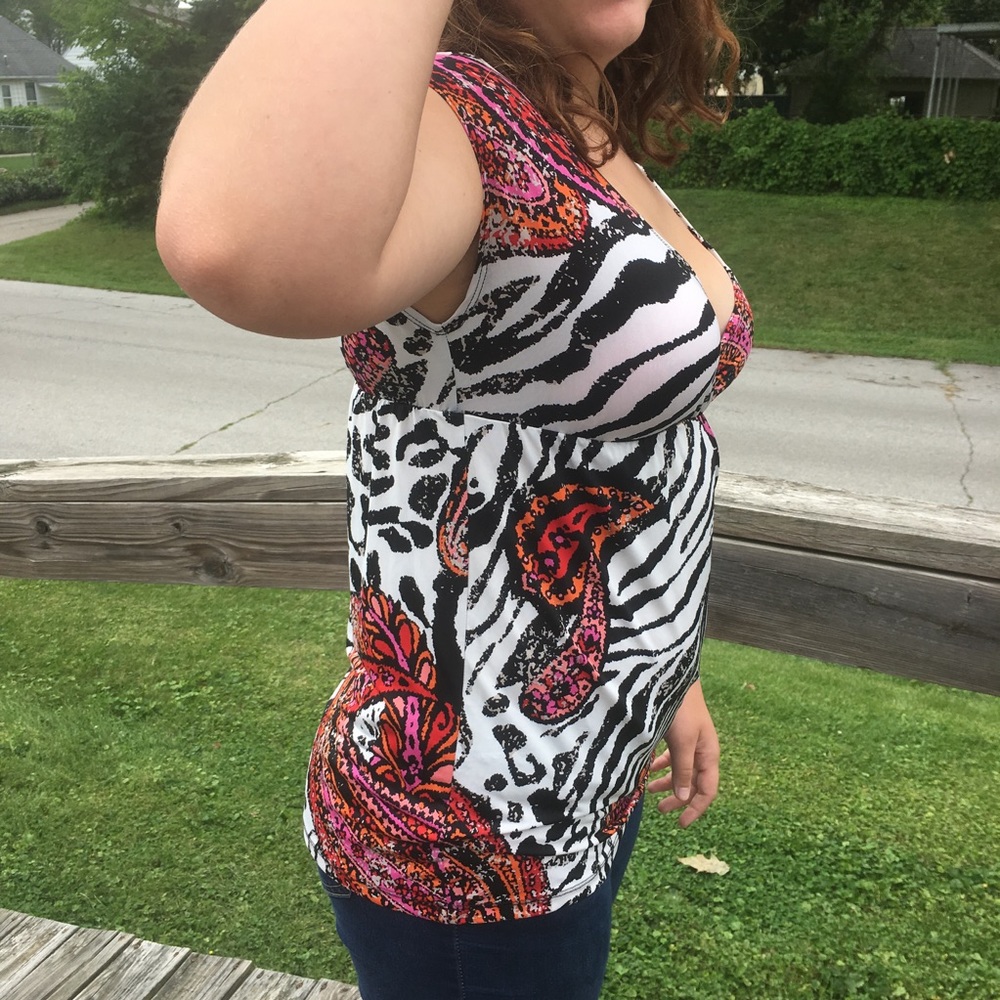 Zebra Print Double V Top SZ S! EUC! - Picture 6 of 10